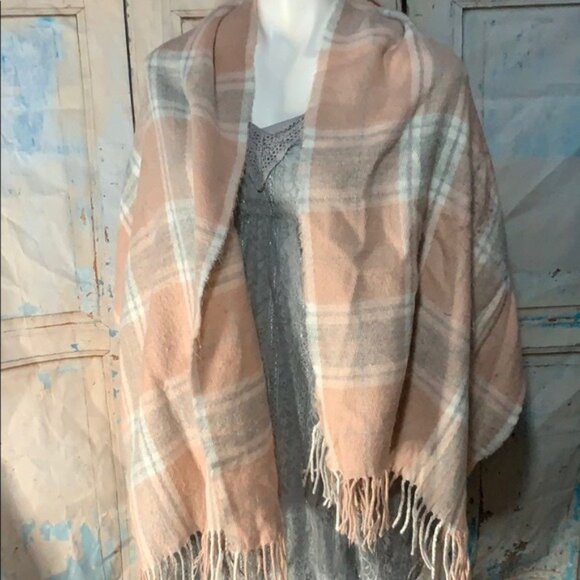 Plaid Pink & Gray Fringed Shawl Scarf Blanket Wrap - Picture 3 of 3